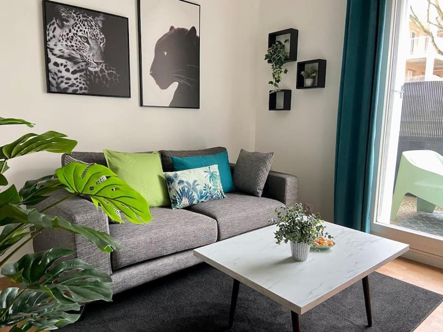 Apartment Jungle Chic *